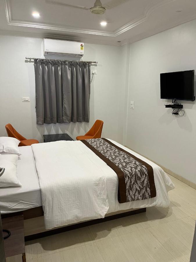 Hotel Jeet Paradise Phaltan Luaran gambar