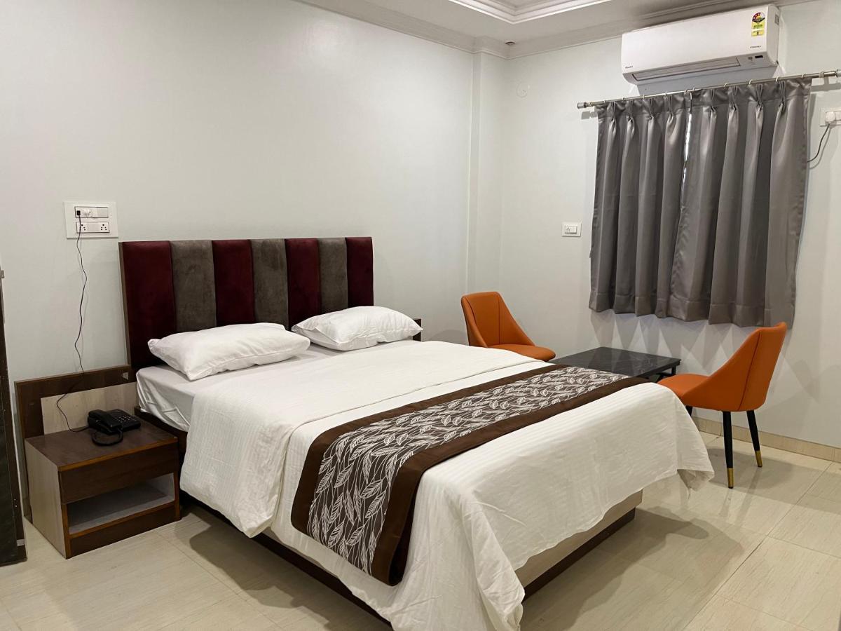 Hotel Jeet Paradise Phaltan Luaran gambar