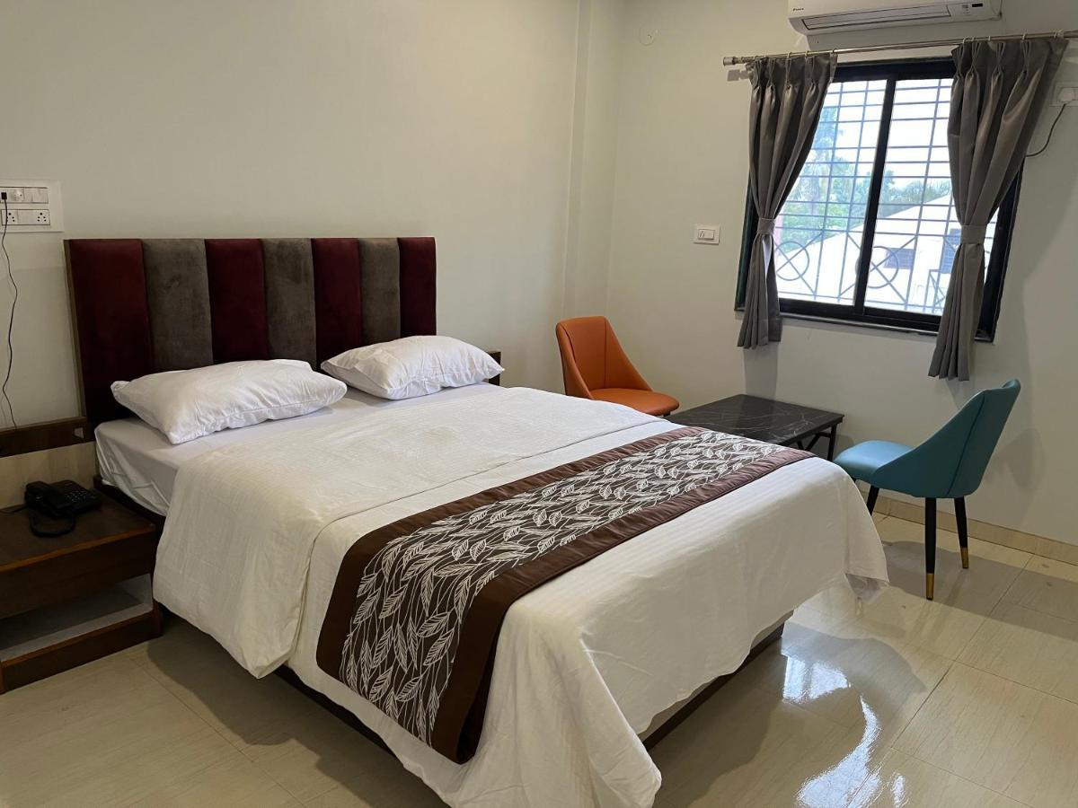 Hotel Jeet Paradise Phaltan Luaran gambar