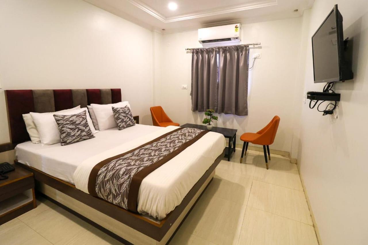 Hotel Jeet Paradise Phaltan Luaran gambar