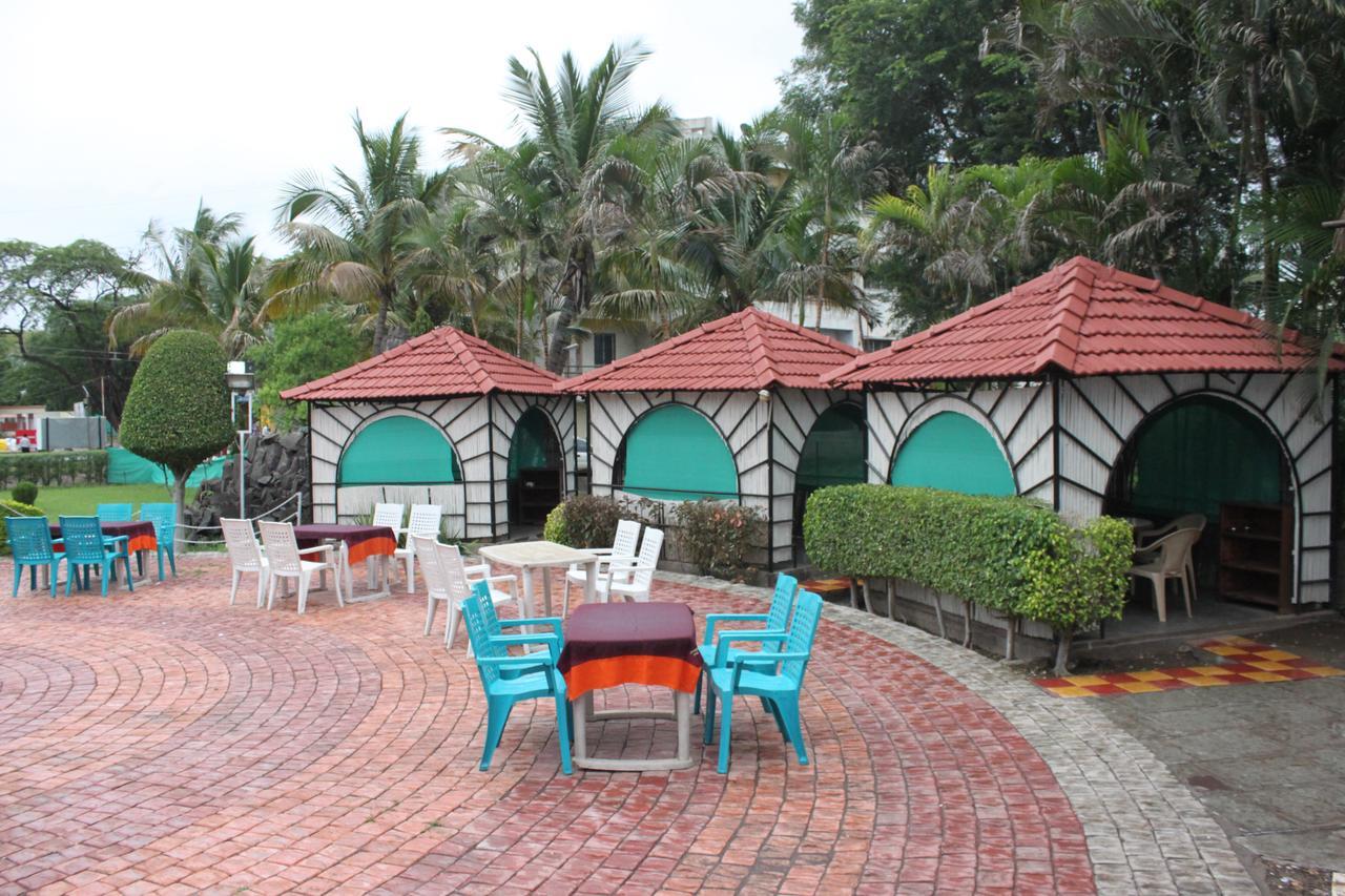Hotel Jeet Paradise Phaltan Luaran gambar
